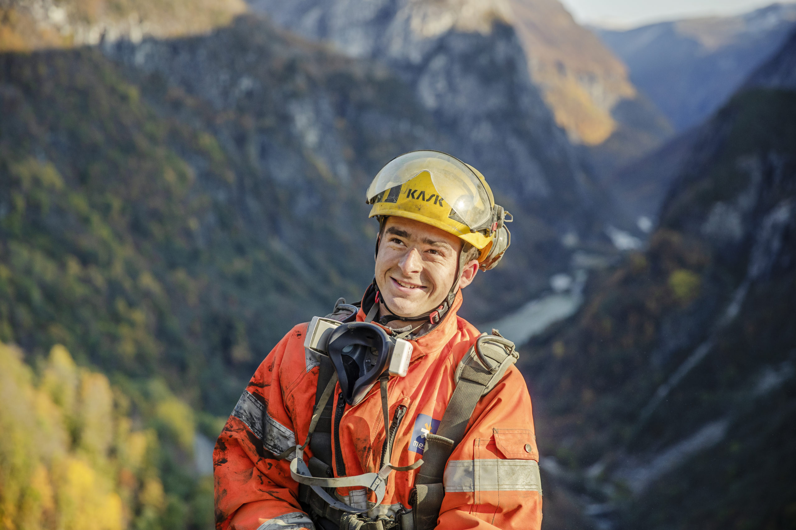 Mesta-ansatt med sikringsutstyr for fjellklatring