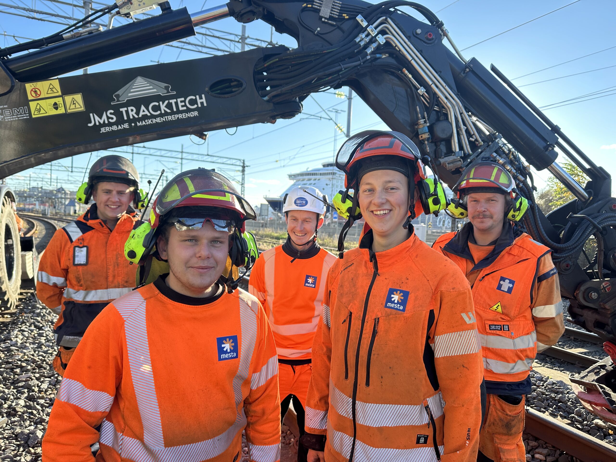 De to eneste lærlingene i skogsoperatør-faget